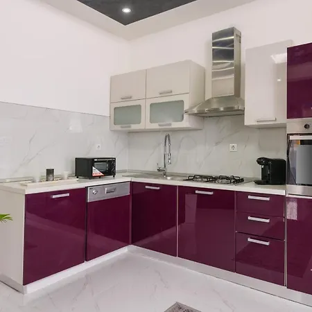 White Вілла Пула